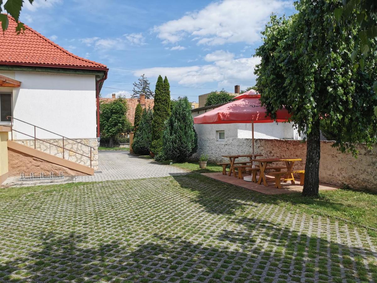 Glazer Szallas Tapolca Exteriér fotografie