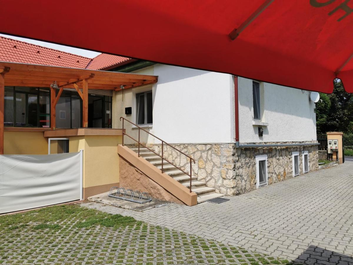 Glazer Szallas Tapolca Exteriér fotografie