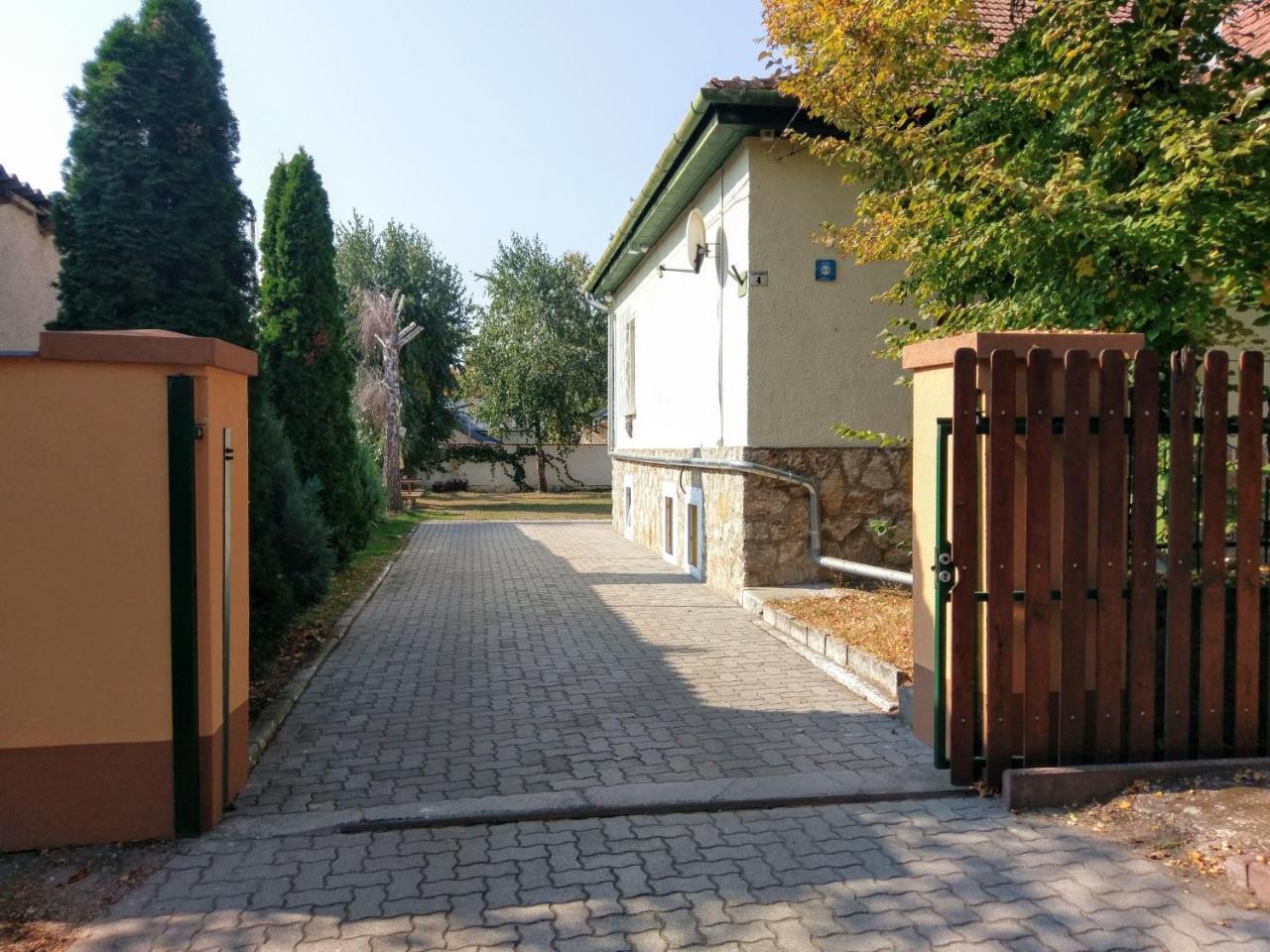 Glazer Szallas Tapolca Exteriér fotografie