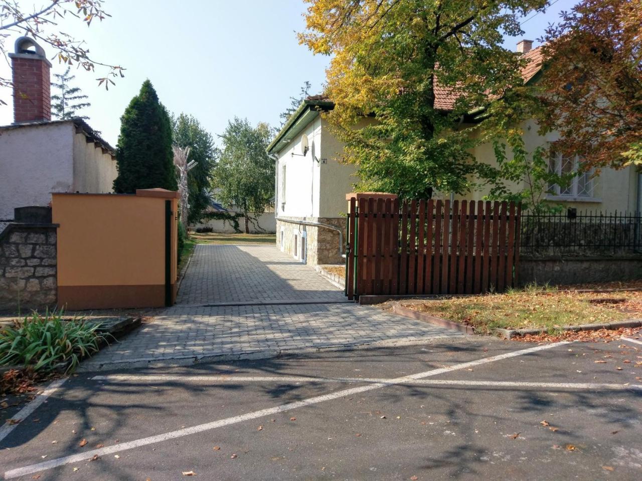 Glazer Szallas Tapolca Exteriér fotografie